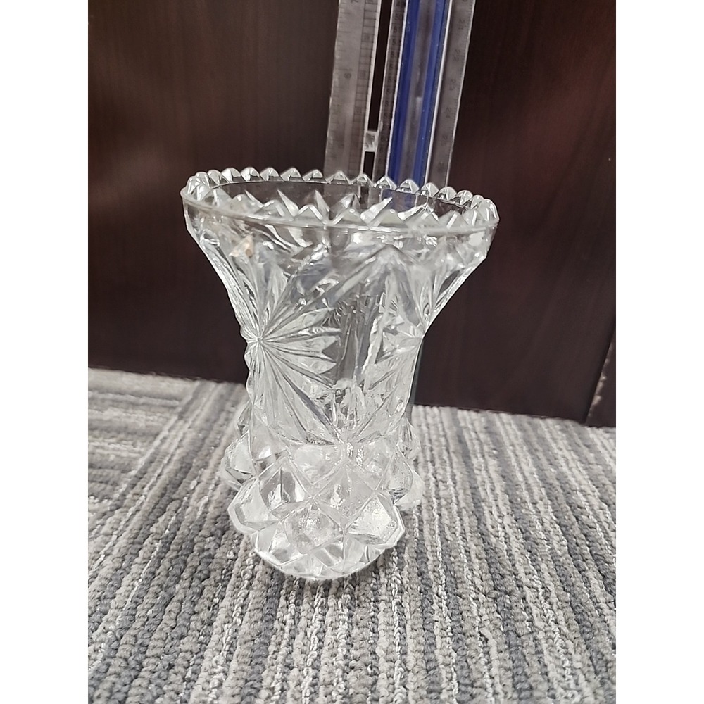 Vtg‎ Beautiful Pressed Glass  Vase 5" Tall Grannycore